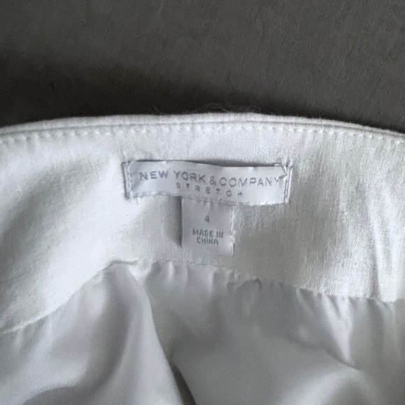 New York & Company Linen Pencil Skirt White Lined Size: 4 55% linen 45% Viscose - Picture 4 of 4